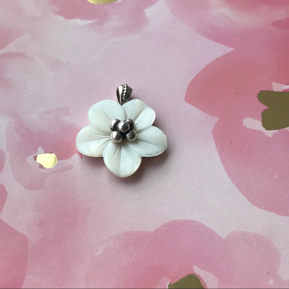 925 Sterling Silver Shell Pendant